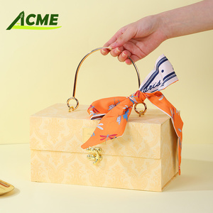Cajas de regalo de papel recubierto con mango de cinta de satén y recubrimiento UV para envío Salgados con diseño de carpeta de archivos - Product Image 6