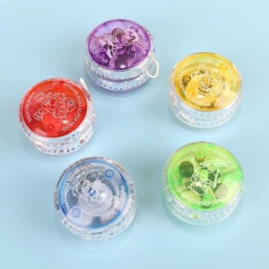 โยโย่ลูกบอลมีไฟ LED ขนาดเล็กรูปการ์ตูนที่สร้างสรรค์ของเล่นเกมแนวสมองของเล่นพลาสติกไฟ LED กะพริบ - Product Image 6
