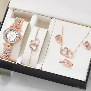 Popüler moda roma kabartmalı elmas kadın izle Quartz saat takı hediye kutu seti