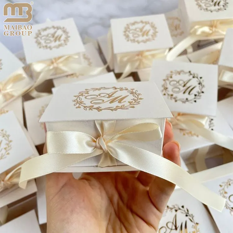 Petite boîte de mariage personnalisée pour invités Boîte de bonbons de luxe pour faveur de mariage Boîte d'emballage de chocolat cadeau souvenir de fête avec ruban