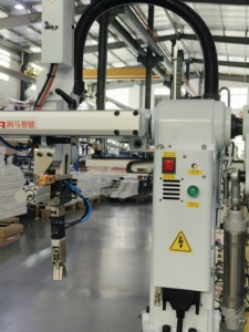 Robot oscilante Arml para máquina de moldeo por inyección vertical Sistema de automatización robótica industrial Pinza de fresado RL650 - Product Image 5