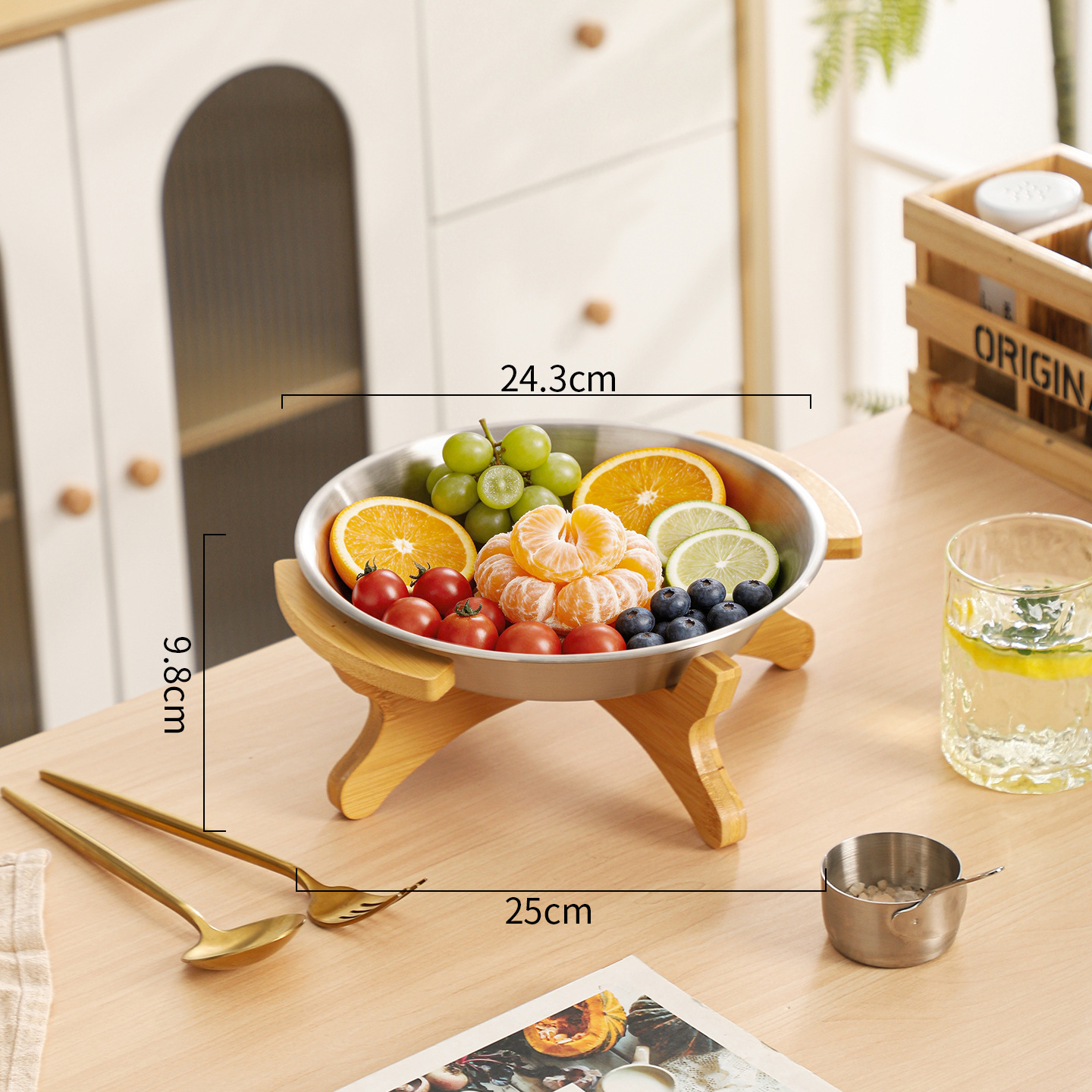Small stainless steel tray with bamboo stand (silver)