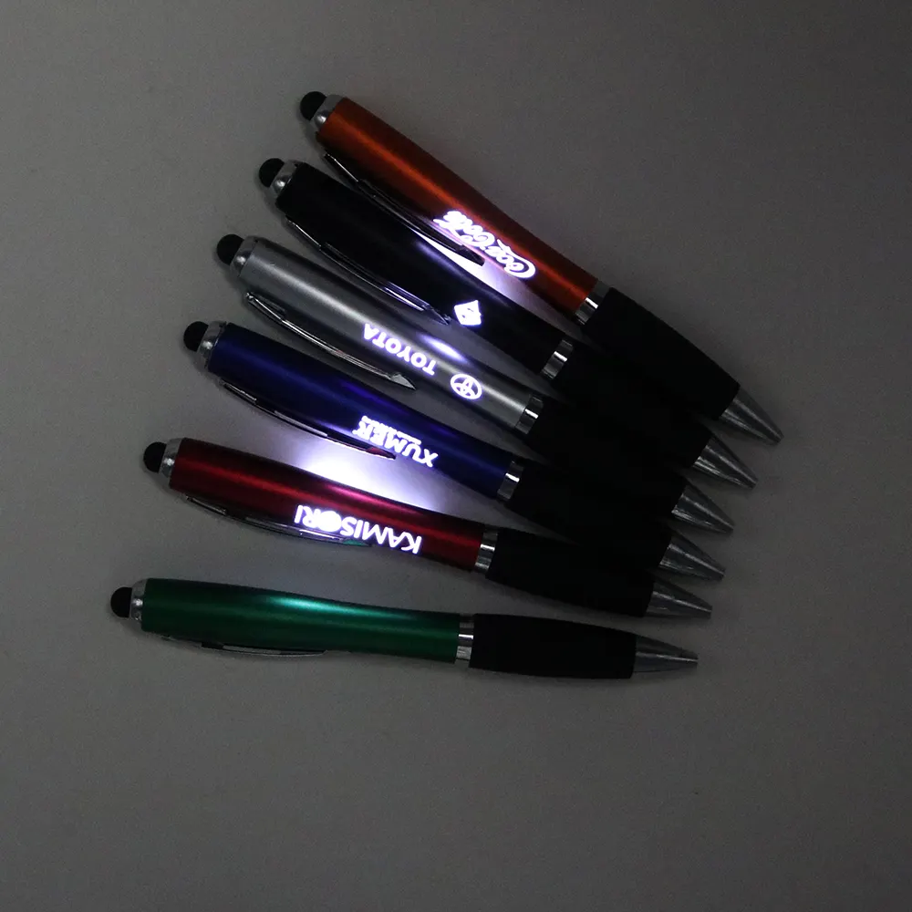 الترويجية رخيصة سلسلة مفاتيح بشعار ليزر المطبوعة مصباح ليد يصل البلاستيك active soft اللمس ستايلس الكرة القلم 3 في 1 قلم