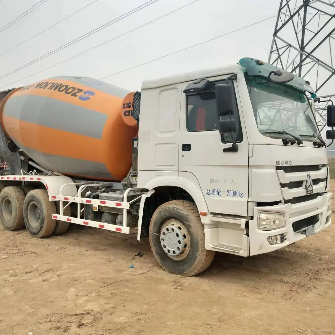 Japão usou o caminhão volumétrico do misturador concreto de 10 12 Cbm renovou o caminhão usado da mistura do cimento