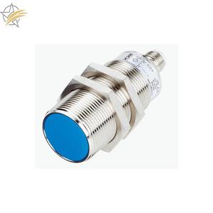 El sensor de proximidad inductivo es accionado por SICK en un momento dado. - Product Image 2