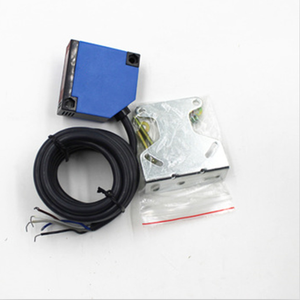 Sensor de proximidad óptico, carcasa de plástico AC220V cuadrada con salida de relé de potencia, interruptor fotoeléctrico difuso SN30cm - Product Image 1
