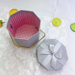 Özelleştirilmiş Kraft kağıt hediye kutusu yuvarlak şekil ve kabartma ile tatil için UV kaplama mat laminasyon ile süper sert - Product Image 2