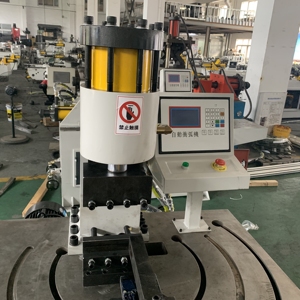Máquina de muescas semiautomática CH80NC para máquina de muescas de esquinas de tubos y tubos, punzonadora de arco - Product Image 3