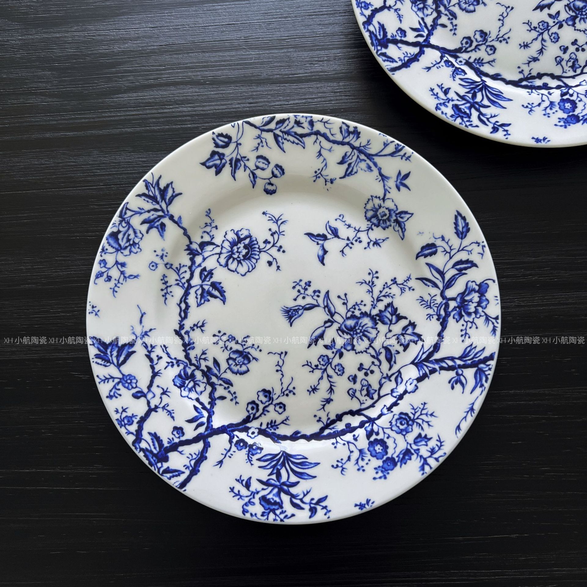 Assiette bleue et blanche