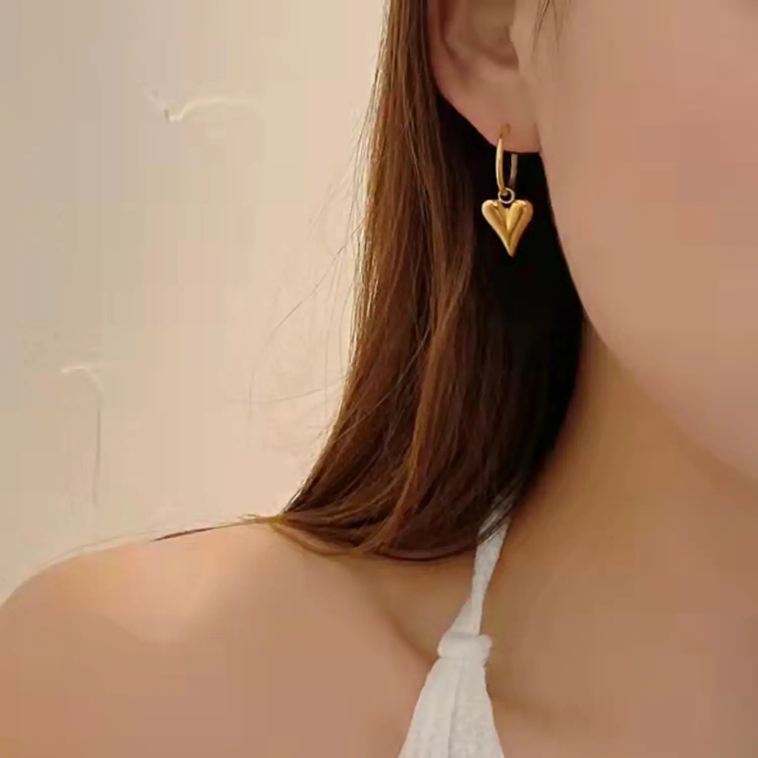 Pendientes de aro de oro de 14K para mujer, aretes de aro de oro de 316L de acero inoxidable sin deslustrar hipoalergénico con colgante de corazón de amor