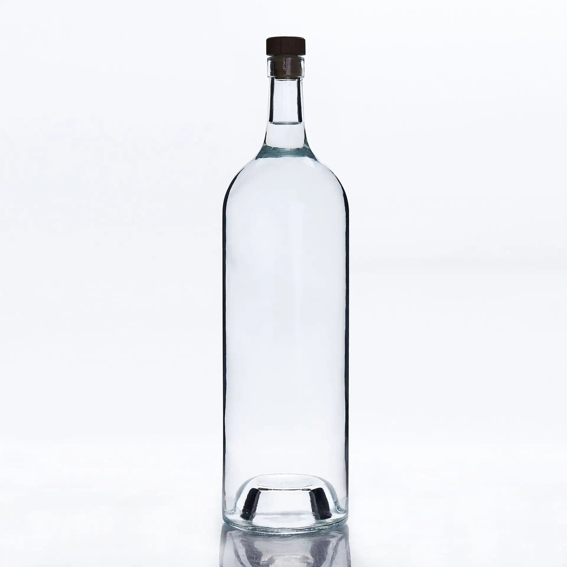 ODM/OEM lager tamaño 1500ml 1.5L 150cl botella de vodka de licor de bebida de vidrio transparente con tapón de corcho