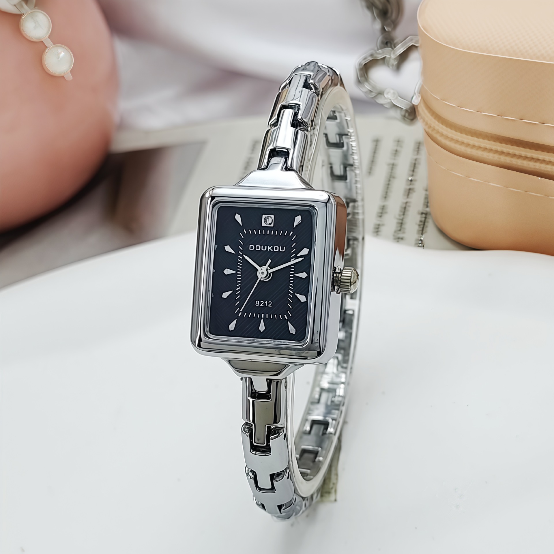 Argent avec plaque noire