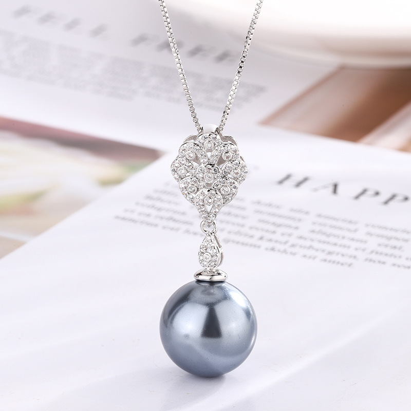 Pendentif perles grises