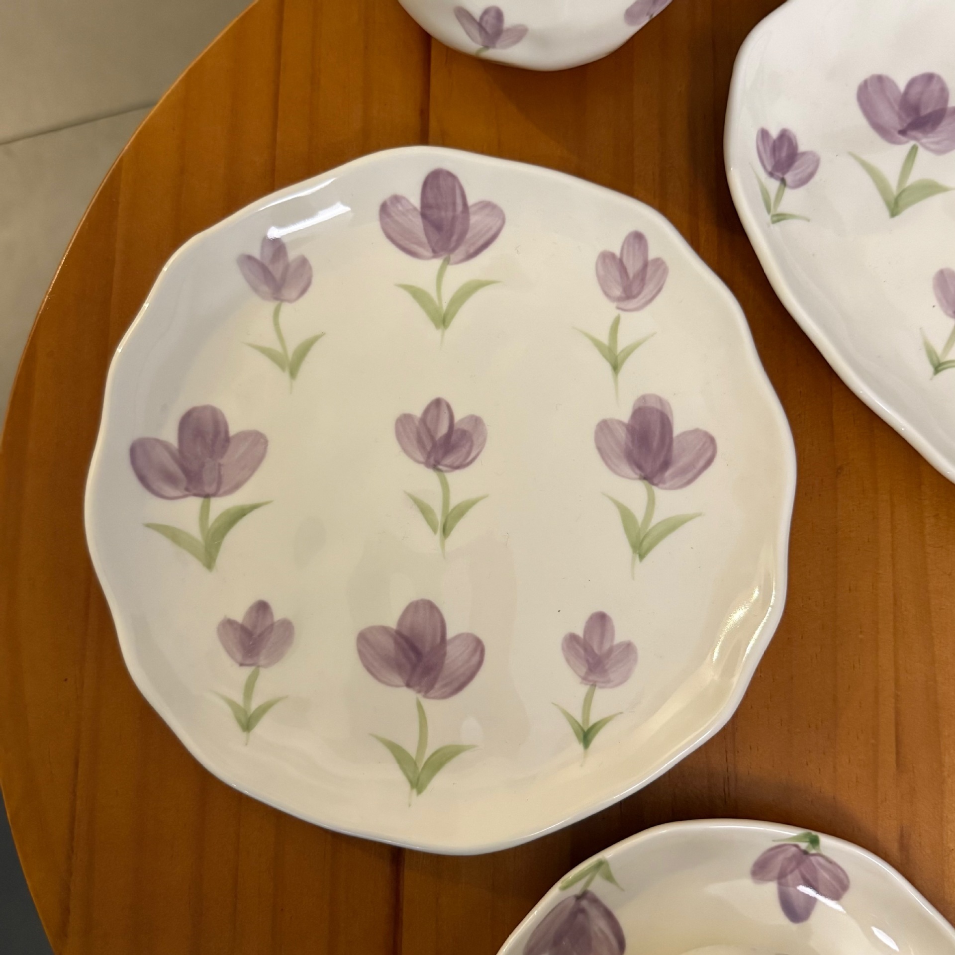 Plato de 8 pulgadas hecho a mano - Tulipanes morados