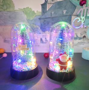 Light Up Artificial Mini árbol de Navidad LED String Pine Sisal árboles con base de madera en estuche transparente Home Xmas Holiday Party Decor