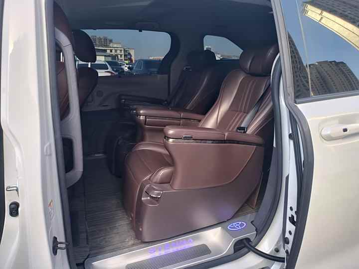 Toyota 2023 model 2.5L Hybrid Comfort Edition