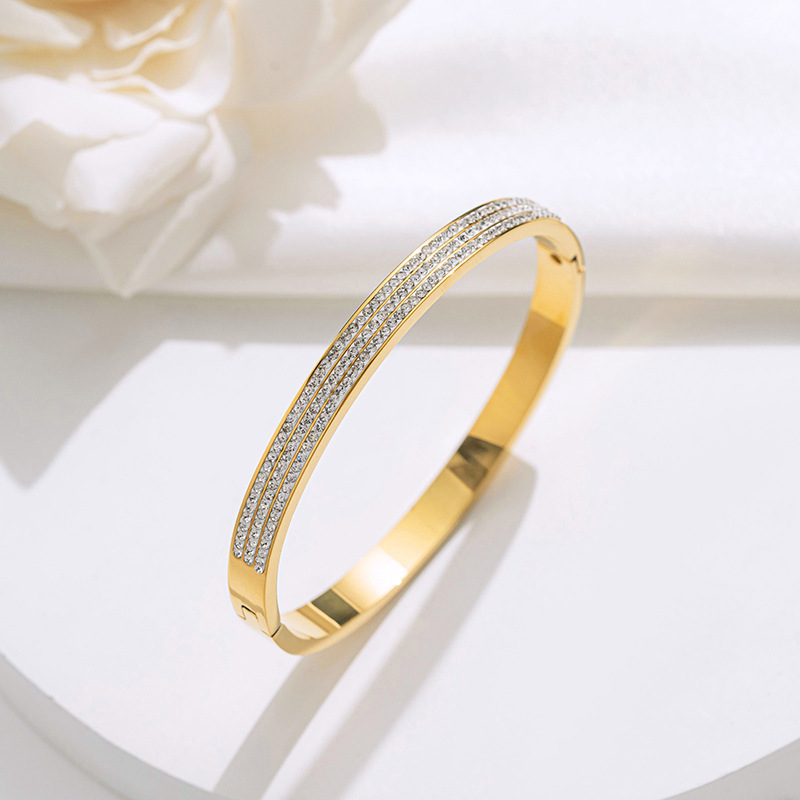 Bracelet en or à trois rangs de diamants