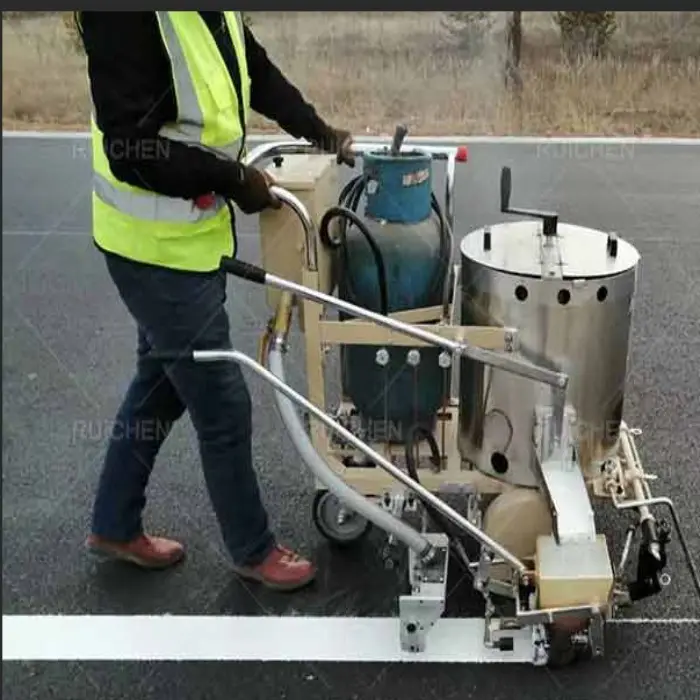 Machine de marquage de ligne de route par pulvérisation à froid de rue peinture thermoplastique ligne de route pour espace de stationnement pratique fournie 140