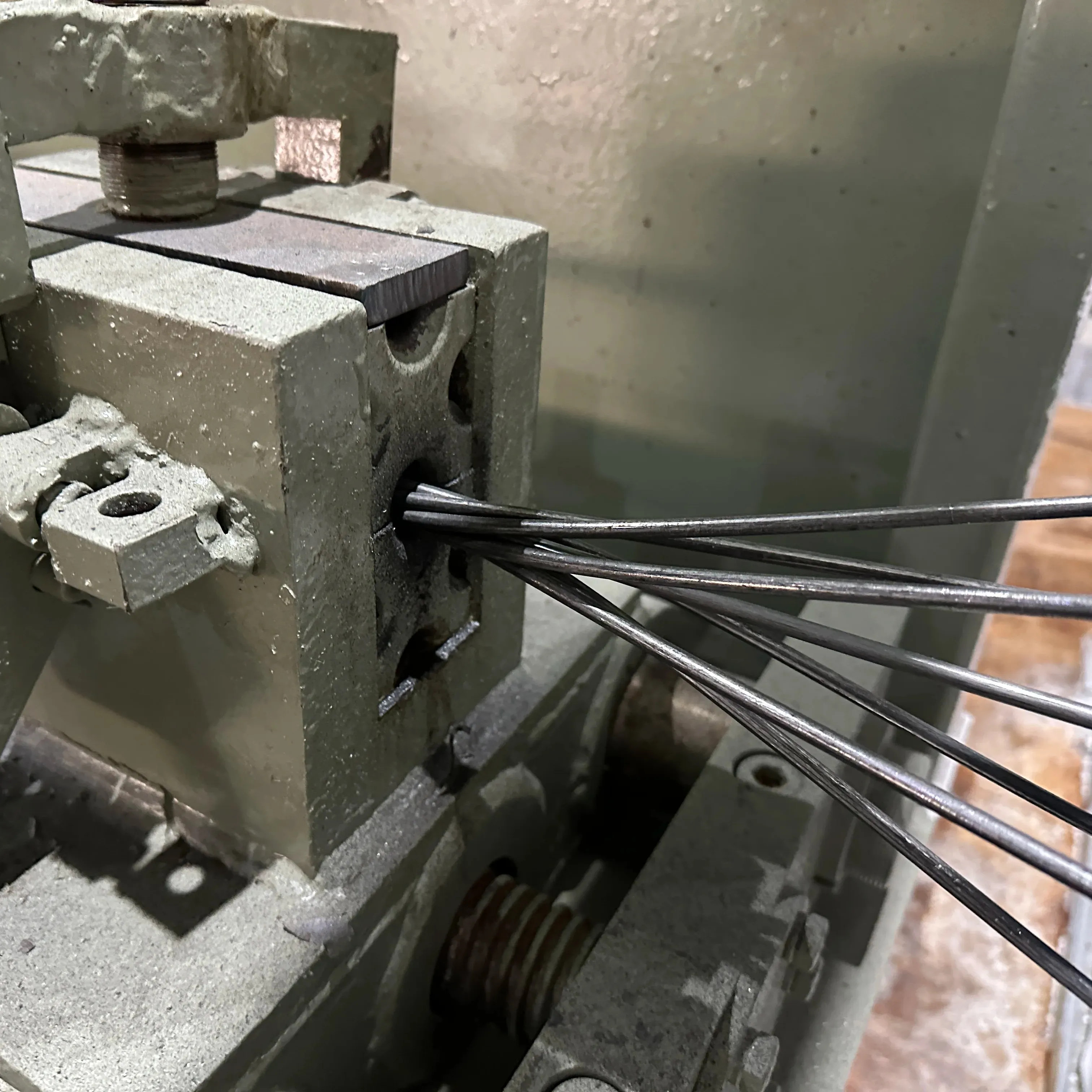 İtalyan yeni teknoloji çelik tel demeti tel çekme hattı büküm makinesi