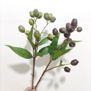 Europäische amerikanische Mode neues Design künstliche Eukalyptus-Frucht zweige mit Blättern für Haupt dekoration