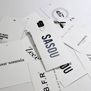 Etiquetas colgantes personalizadas de alta calidad con logotipo en relieve de marca propia personalizada, cadenas de etiquetas con logotipo personalizado, etiqueta colgante para ropa - Product Image 5
