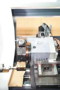Torno CNC aprobado por la CE eje Y China Taiwán Live Tooling máquina de torno giratorio - Product Image 2