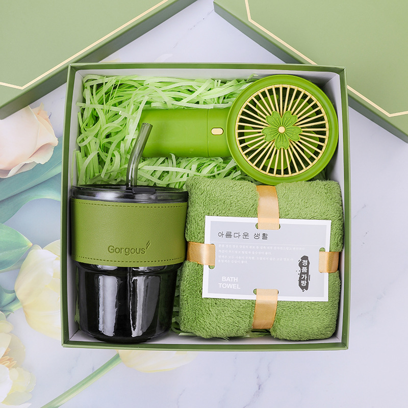 Tasse + serviette + ventilateur