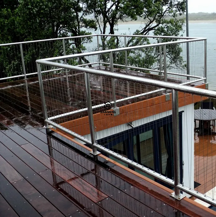 Design moderno della ringhiera in vetro dell'acciaio inossidabile del balcone del decking del tetto