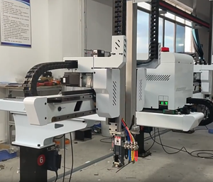 Plastic Machine Five-axis Servo <strong>Manipulator</strong> Horizontal Fully <strong>Automatic</strong> Plastic <strong>Loading</strong> and <strong>Unloading</strong> Grasping Robot Arm - Product Image 2