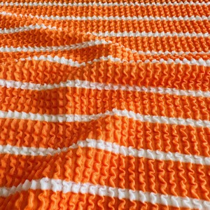Yeni tasarım iplik boyalı şerit kırışık banyo kumaş 320gsm 95% Polyester 5% Spandex streç gofre kumaş mayo için