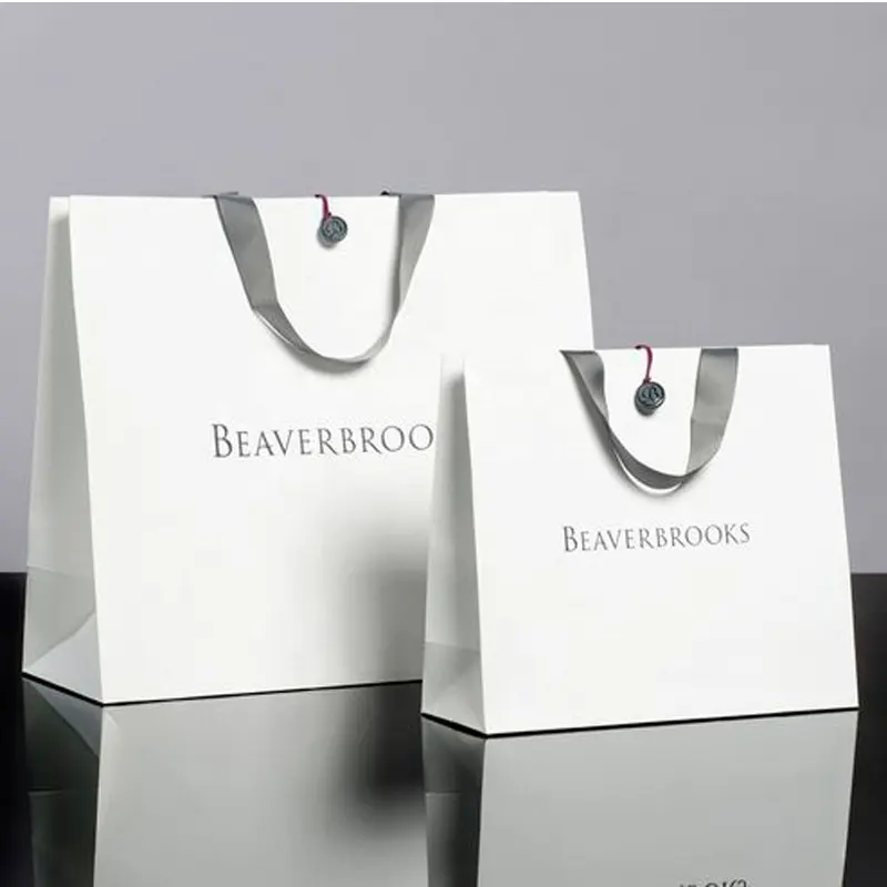 Stampa Logo personalizzata di vendita calda nessun minimo sacchetti regalo bianchi opachi di lusso riciclano il sacchetto di carta bianca con stampa regalo