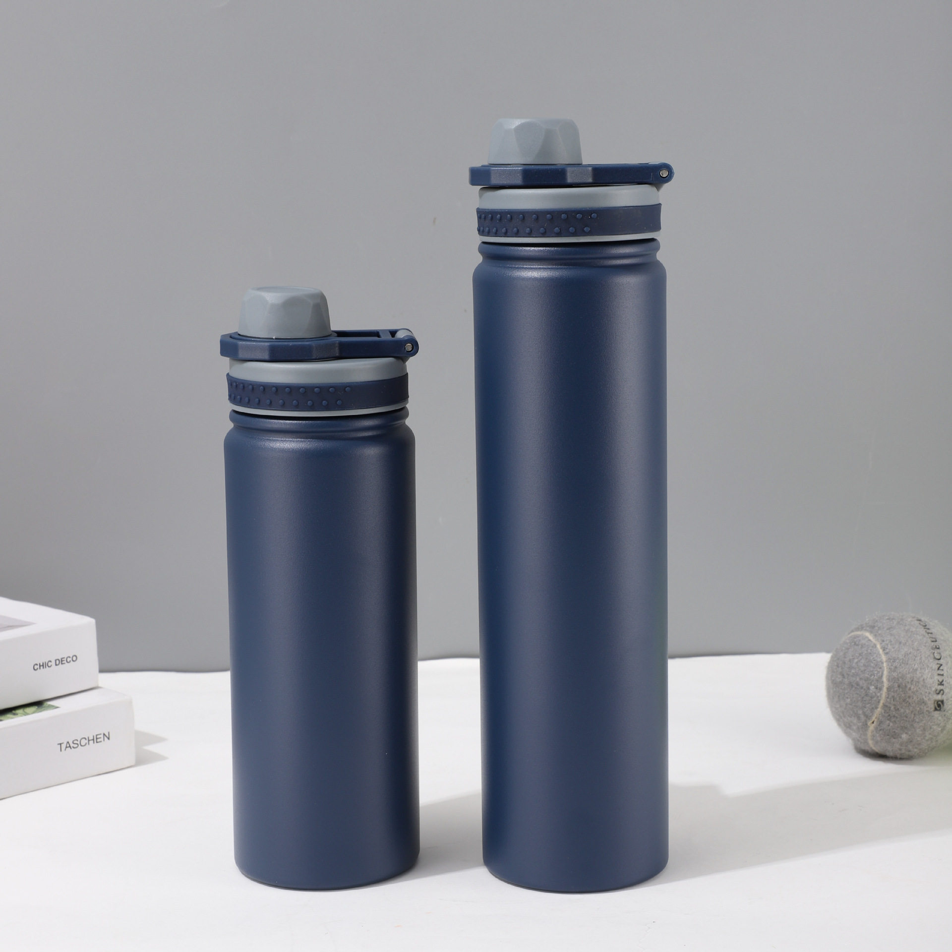Bouteille spatiale bleu foncé