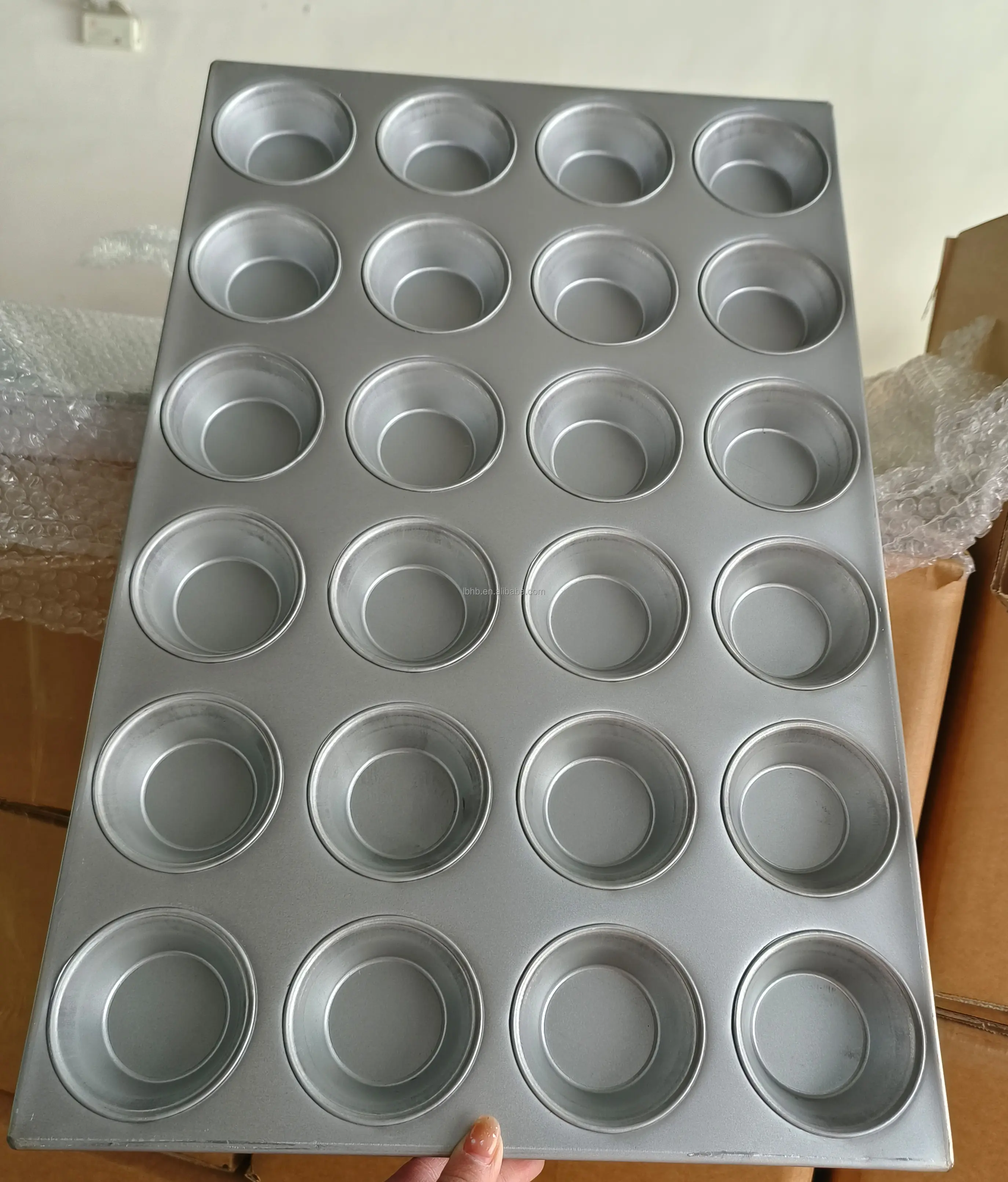 Manufacturer Commercial Food Grade Aluminum Steel Mini Large Muffin Cupcake Baking Pan