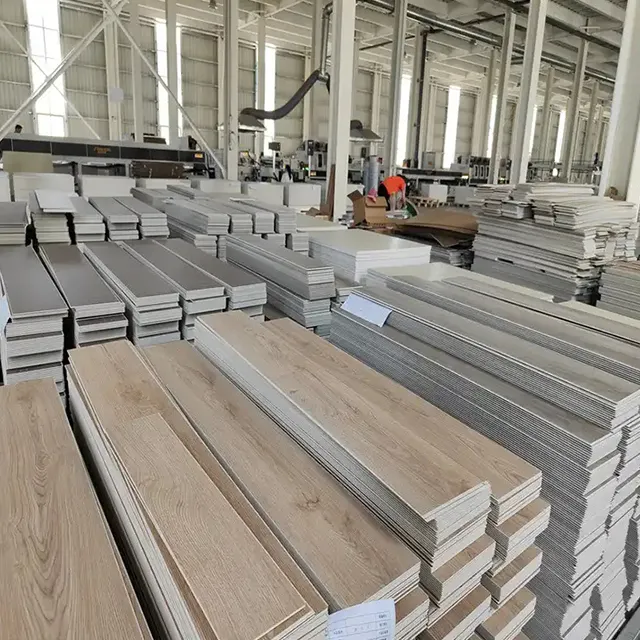 चीन में निर्माता से थोक मूल्य प्राकृतिक लकड़ी के अनुकूल एसपीसी ओक लकड़ी की छत फर्श एसपीसी वॉटर प्रूफ फर्श