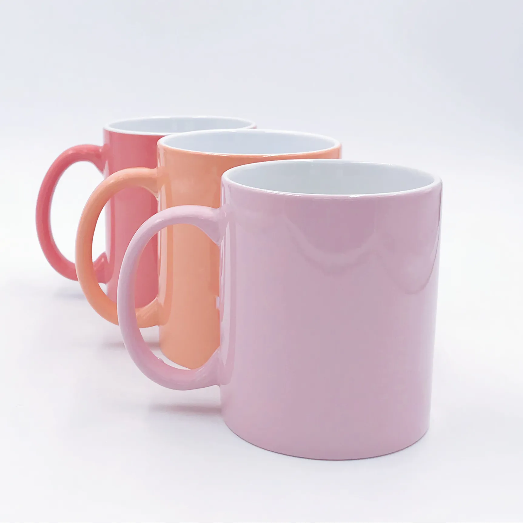 Grosir Klasik Lurus Gaya 11Oz 330Ml Sublimasi Keramik Mug Kustom Merah Muda Warna Merah Glasir Kopi Mug untuk Promosi