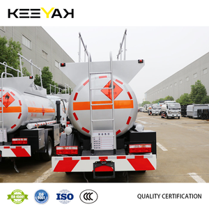 Beyaz Dongfeng küçük 4x 2 yakıt tankeri  5000l yağ dizel yakıtlı tarayıcı satılık Tank kamyon