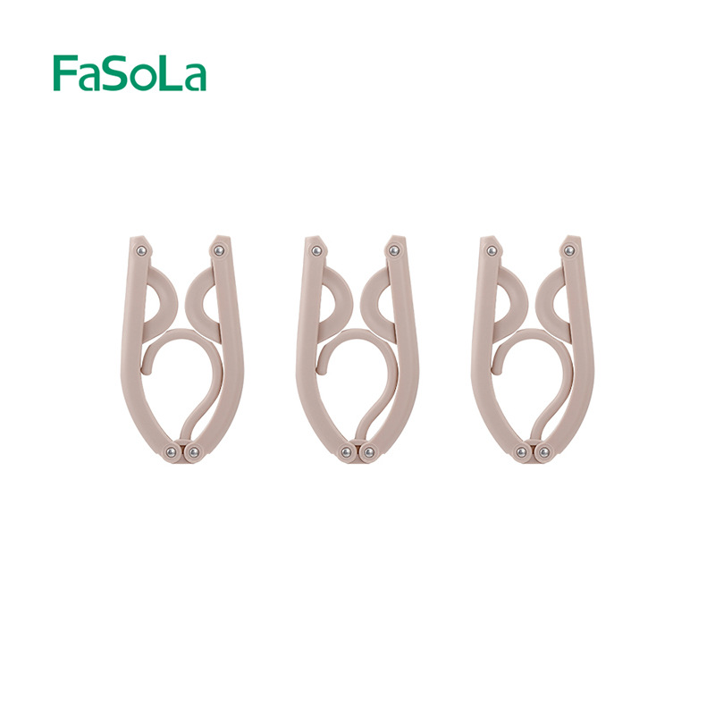 Light brown travel hangers (3 pieces)