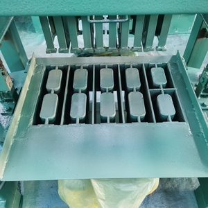 Bloque de hormigón hueco completamente automático entrelazado fábrica de ladrillos sólidos maquinaria de fabricación de ladrillos de jardín - Product Image 2