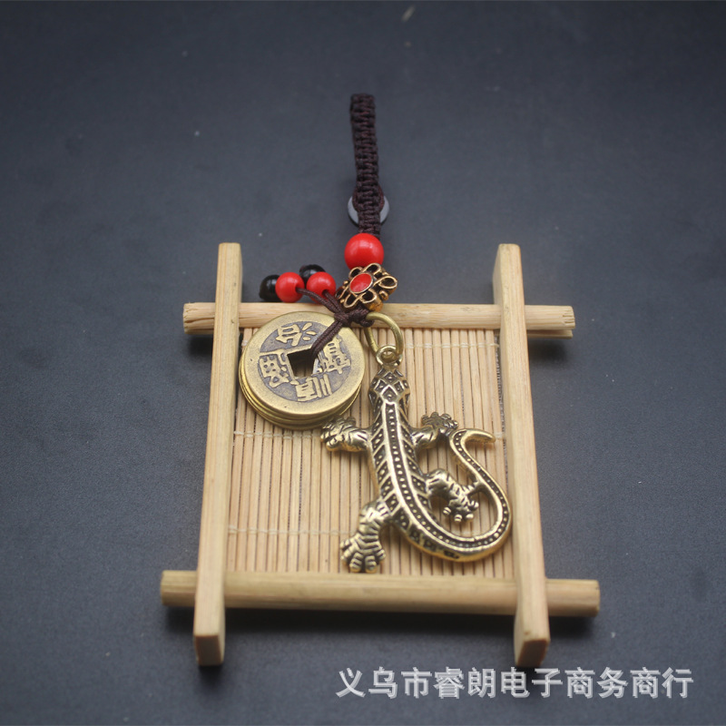 Gecko (Pendentif pièce de monnaie des cinq empereurs en perles noires et rouges)