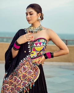 Hint üreticisinden düğün kıyafeti için özel Bollywood tarzı Lehnga Choli fonksiyonu özel Lehengha choli Lehenga Choli - Product Image 4