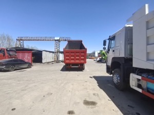 Chinese made heavy-duty trucks HOWO heavy-duty trucks specialized for <strong>loading</strong> and <strong>unloading</strong> building materials - Product Image 5