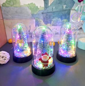 Light Up Artificial Mini árbol de Navidad LED String Pine Sisal árboles con base de madera en estuche transparente Home Xmas Holiday Party Decor