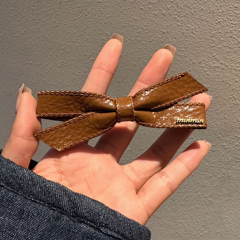 สีน้ำตาลเข้ม