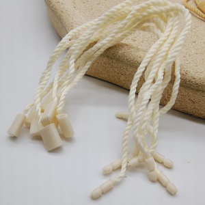 Cuerda de etiqueta colgante de PVC al por mayor, accesorios de ropa normales con cerradura, sellos de bucle oscilante de plástico, cuerda de etiqueta de ropa común al por mayor - Product Image 4