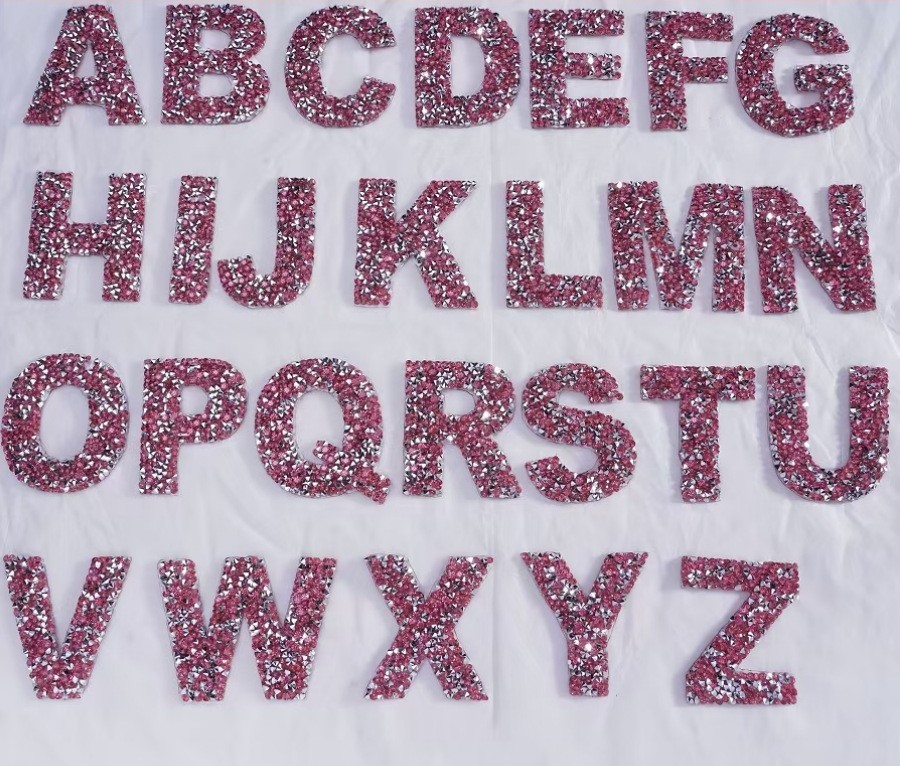 Set di lettere dalla A alla Z in diamanti rosa cipria