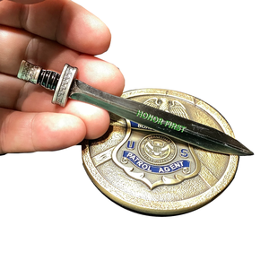 Nhà máy tùy chỉnh CBP danh dự đầu tiên Mô hình lá chắn biên giới tuần tra đại lý đồng kim loại cổ mạ đồng xu khắc logo có thể tháo rời - Product Image 4