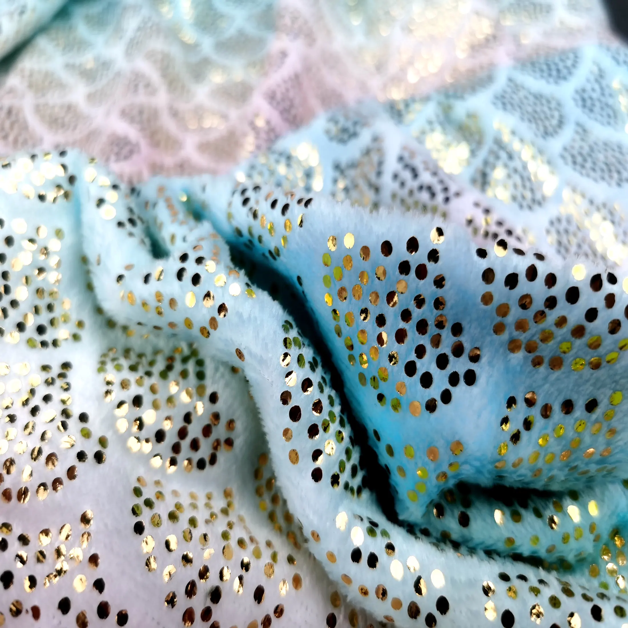 Оптовая продажа OEM изготовленная на заказ печатная полиэфирная фланелевая бархатная ткань моющаяся мягкая красочная плюшевая флисовая ткань для диванного одеяла