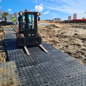 HDPE plastik su geçirmez kaymaz zemin koruma matı 18/20mm geçici yol parça kat Mat UV baskı için pürüzsüz işık - Product Image 3