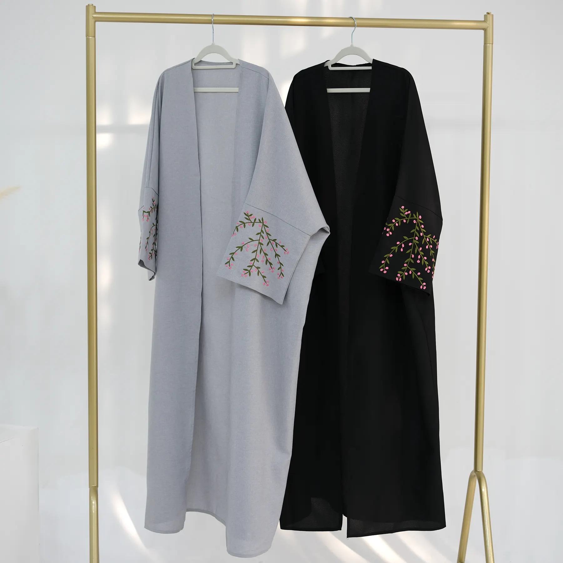 2024 Nieuwe Eid Abaya Ontwerpen Bloem Borduurwerk Kimono Abaya Jurken Vrouwen Moslim Bescheiden Abaya Islamitische Kleding