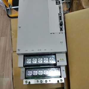 Spedizione rapida per SGDV-780A01A nuovo servomotore PLC PAC e controller dedicati servomotore YASKAWA - Product Image 1